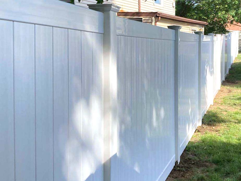 Southeast New York vinyl privacy fencing